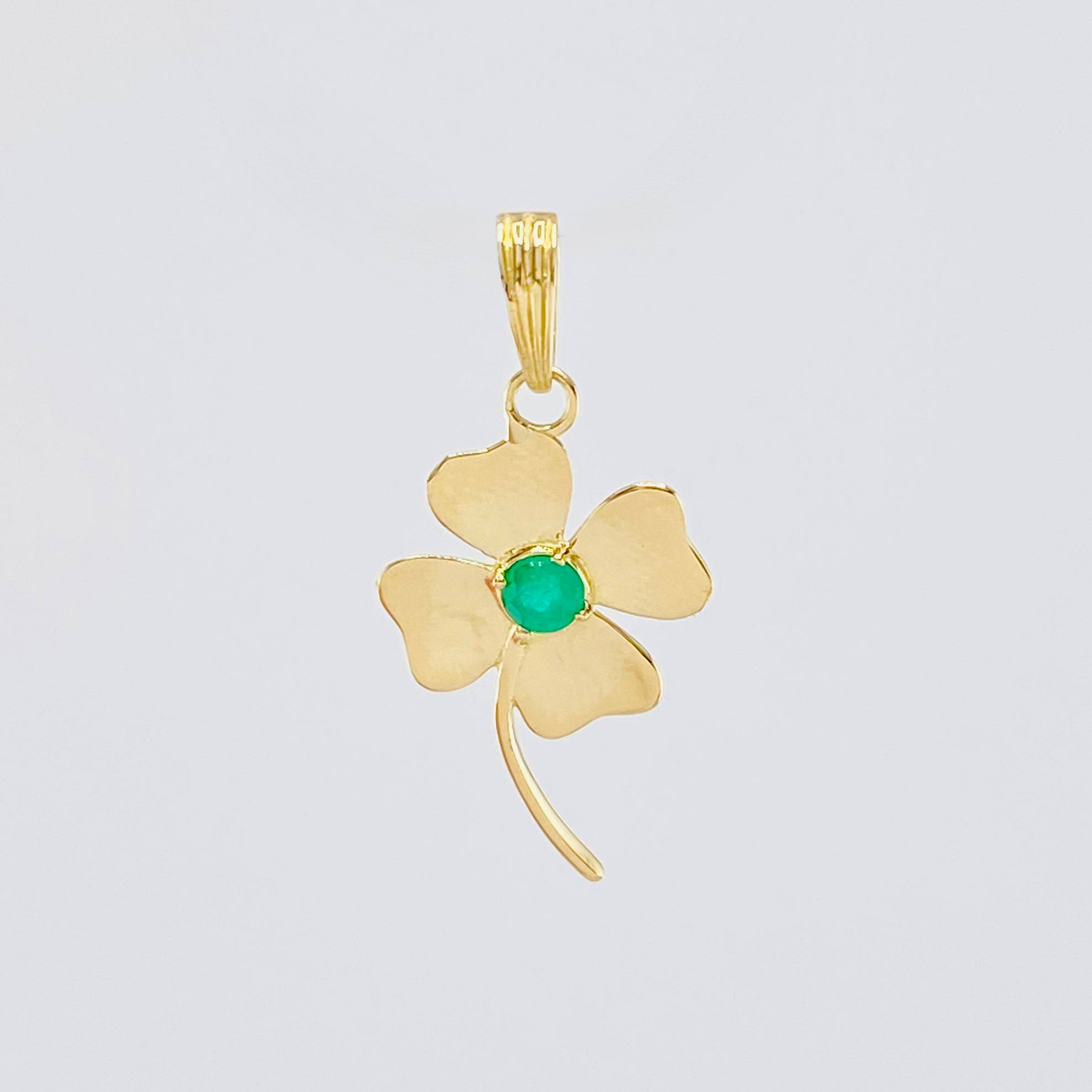 Lucky Flower Pendant Emeralds 12pts 1.3gr / 1 in / 18K Yellow Gold ©