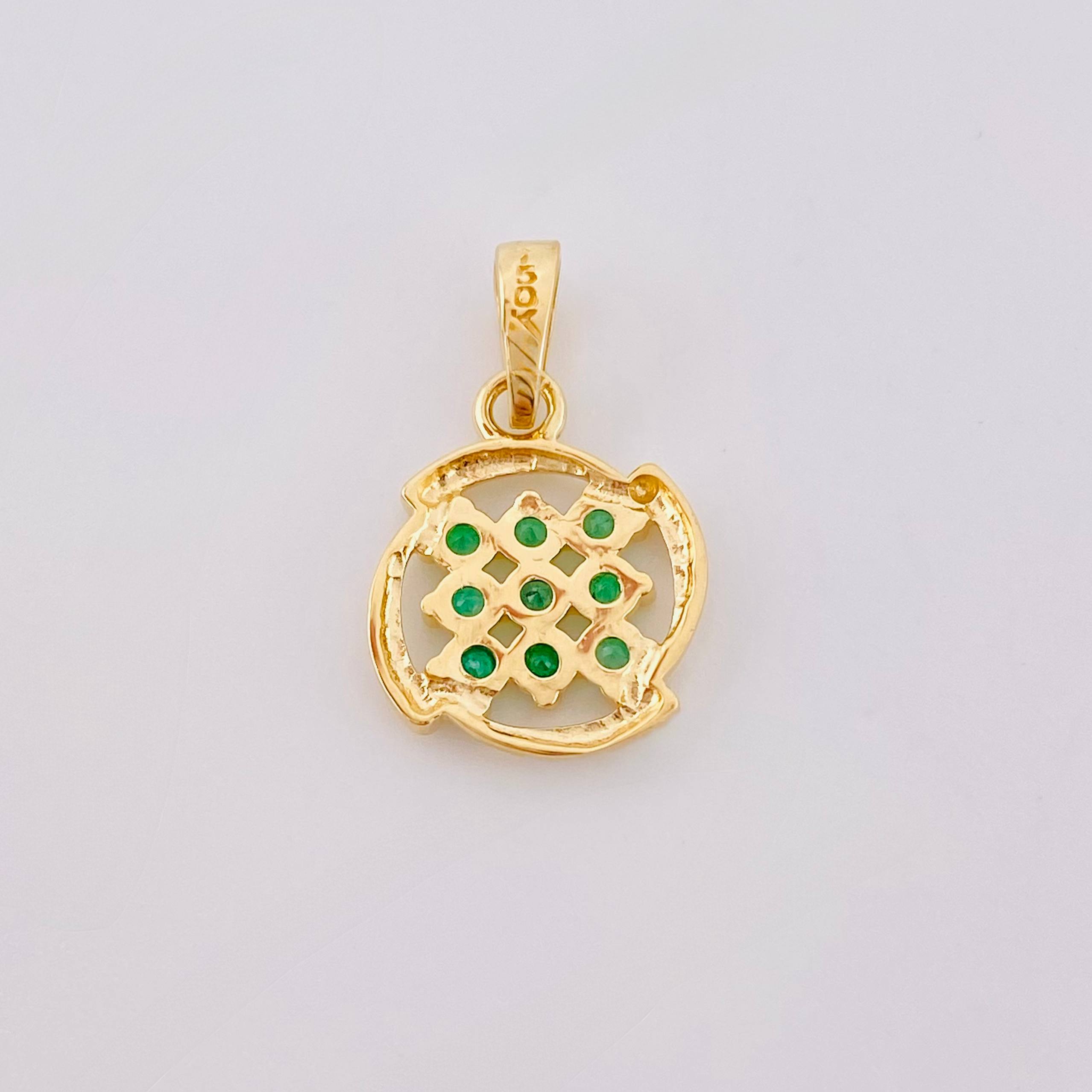 Dije Espiral Triki Esmeraldas 18pts 1.45gr / 3/4 in / Oro Amarillo 18K ©