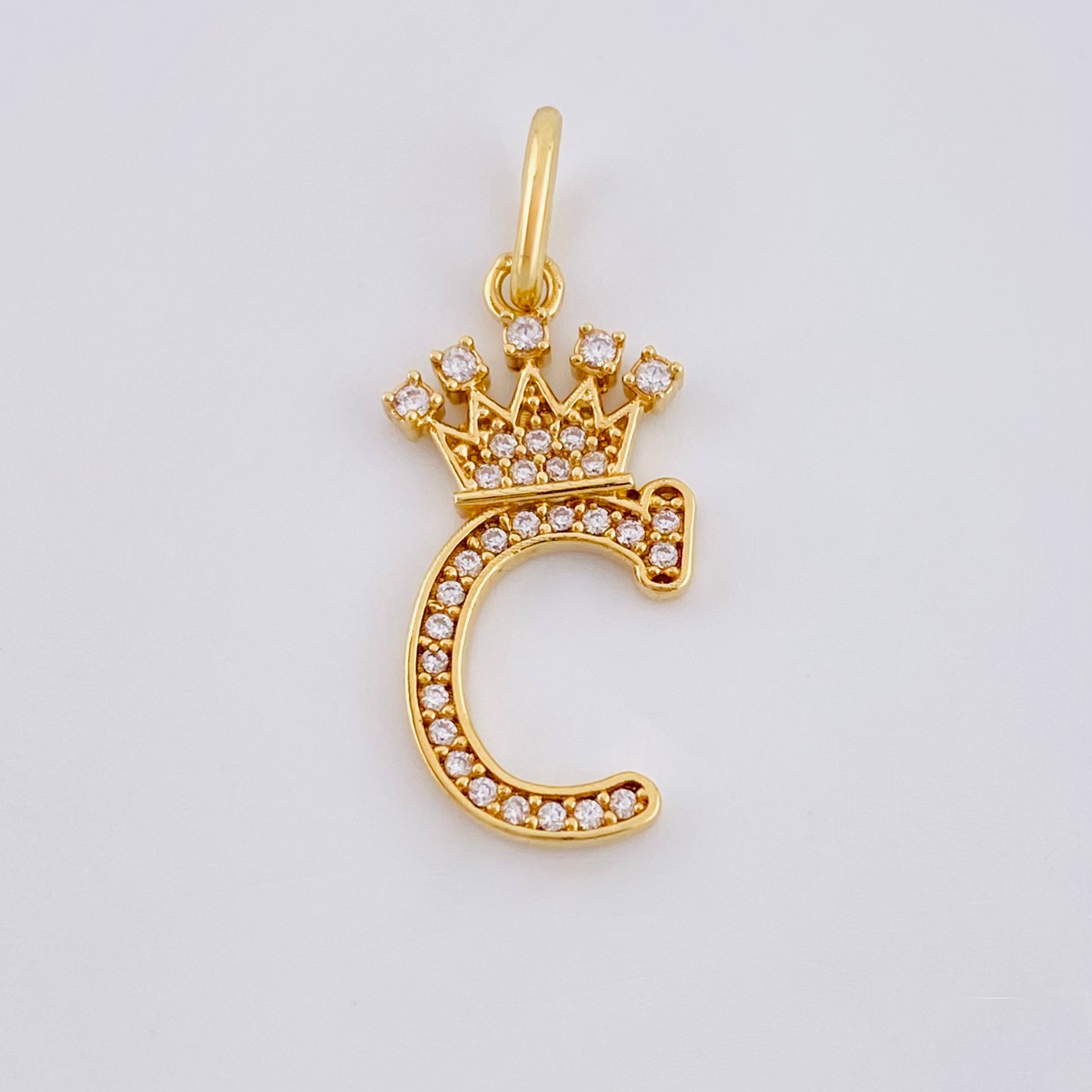 Crown Pendant Letter C 1.65gr / 1 in / 18K Yellow Gold ©