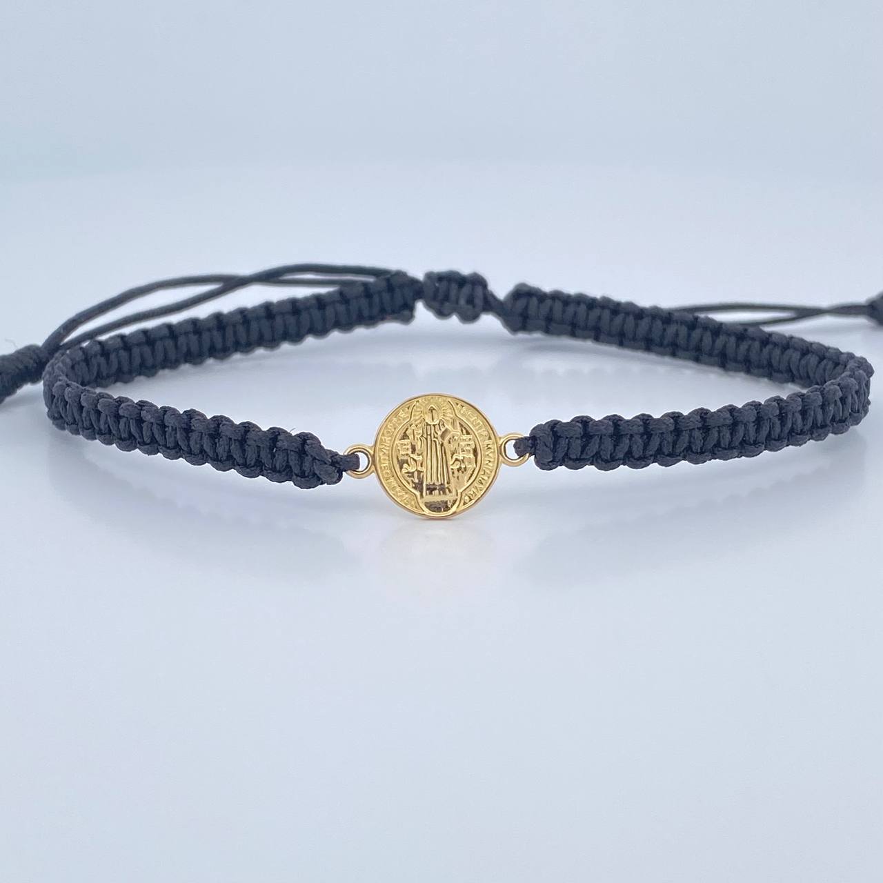 Pulsera Negra Herraje San Benito 0.65gr / Liso Oro Amarillo 18K &