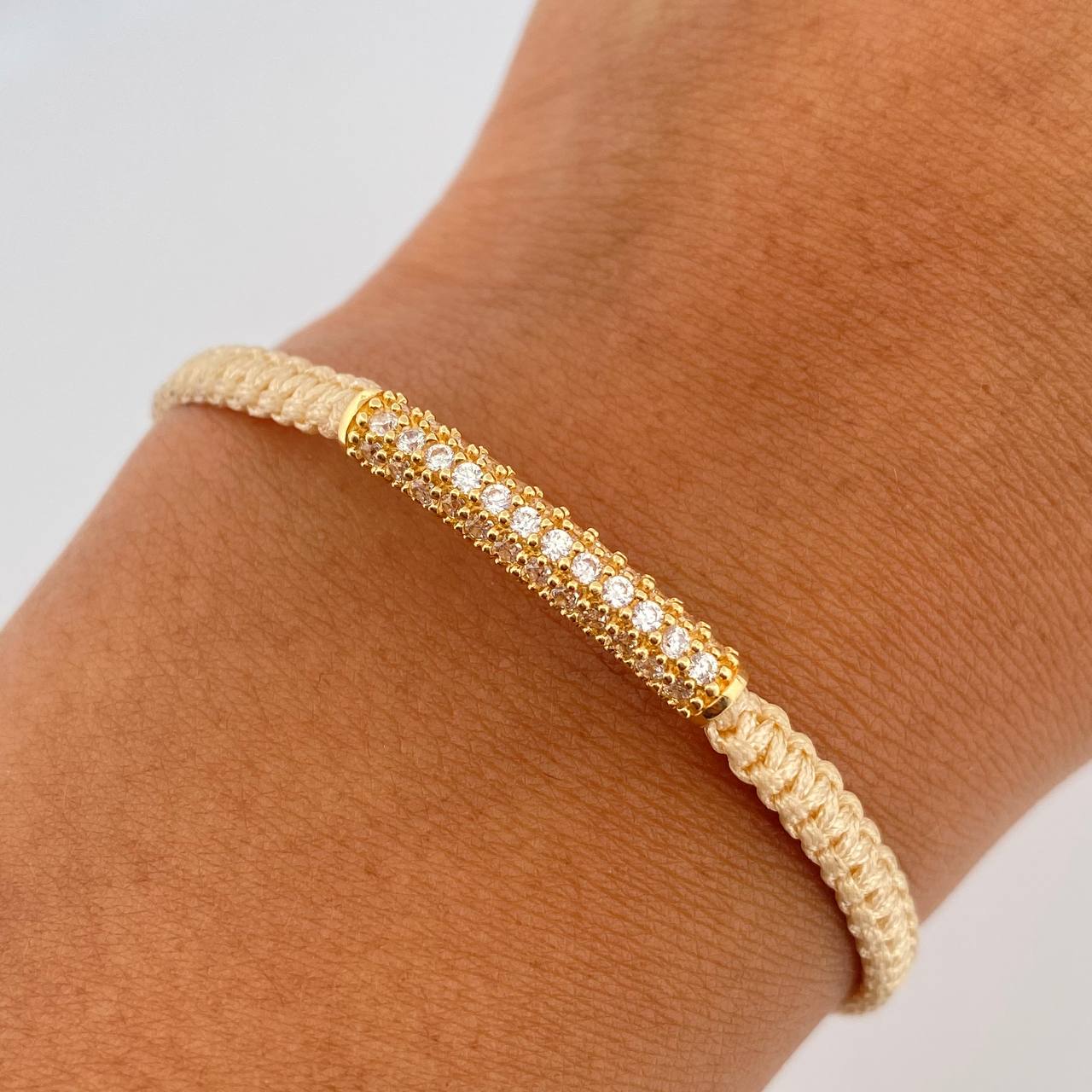 Pulsera Beige Herraje Cilindro 1.65gr / Circones Blancos Oro Amarillo 18K &