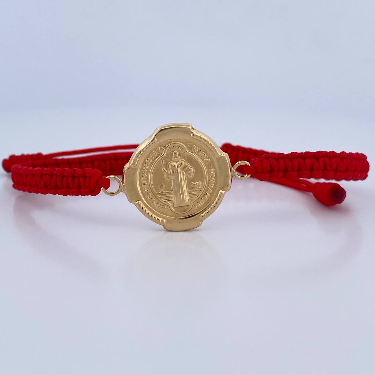 Pulsera Roja Herraje San Benito 1.95gr / Troquelado Oro Amarillo 18K &