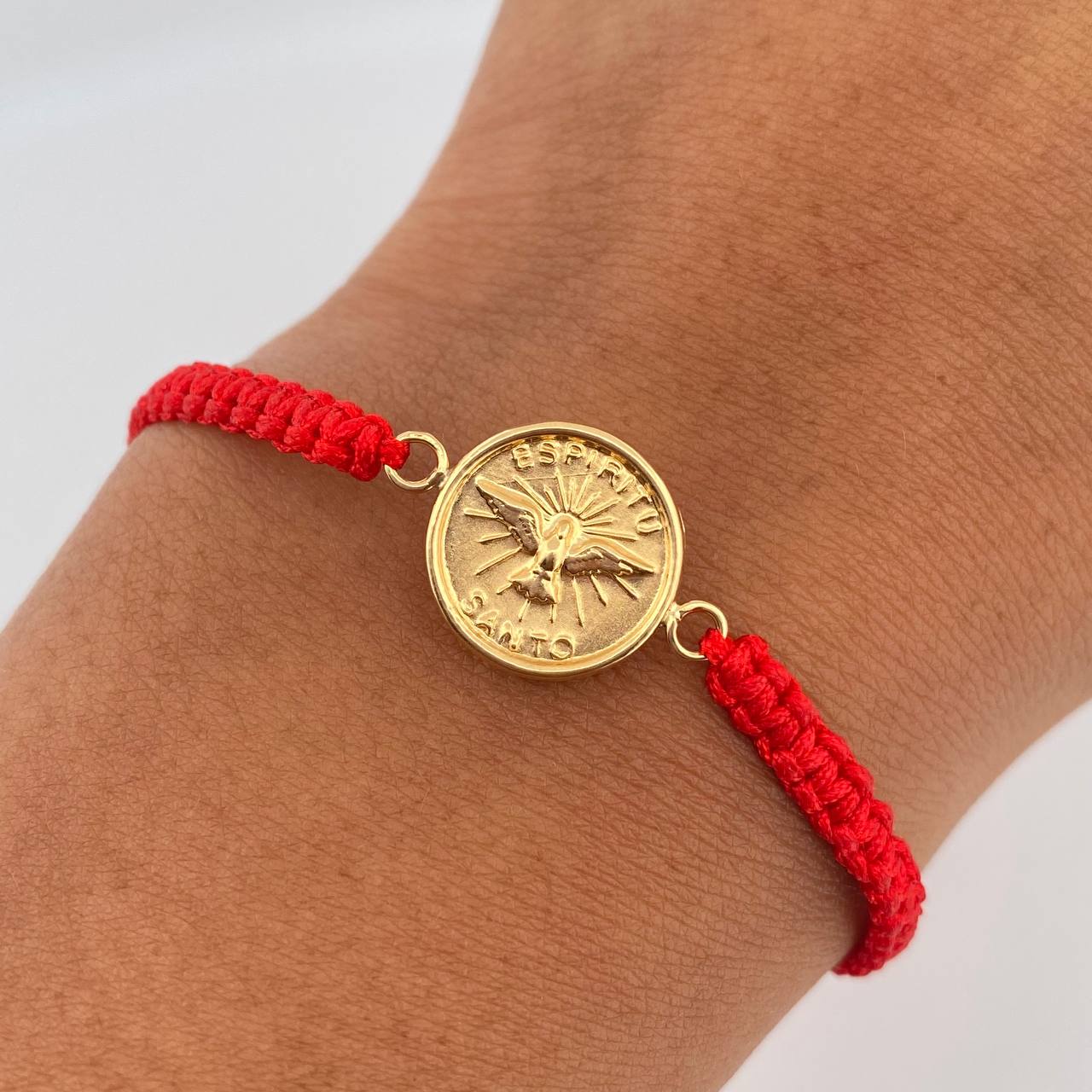 Pulsera Roja Herraje Espiritu Santo 0.75gr / Troquelado Oro Amarillo 18K &