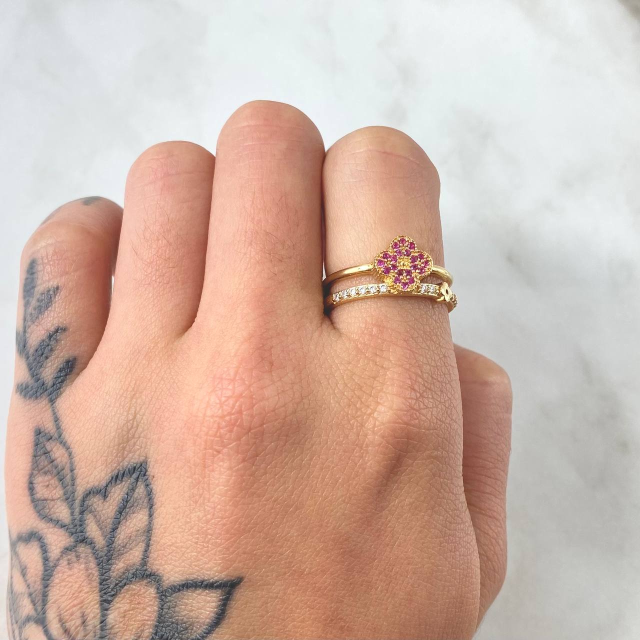 Clover Linear Ring 3.6gr / Size 6 3/4 / 18K Yellow Gold