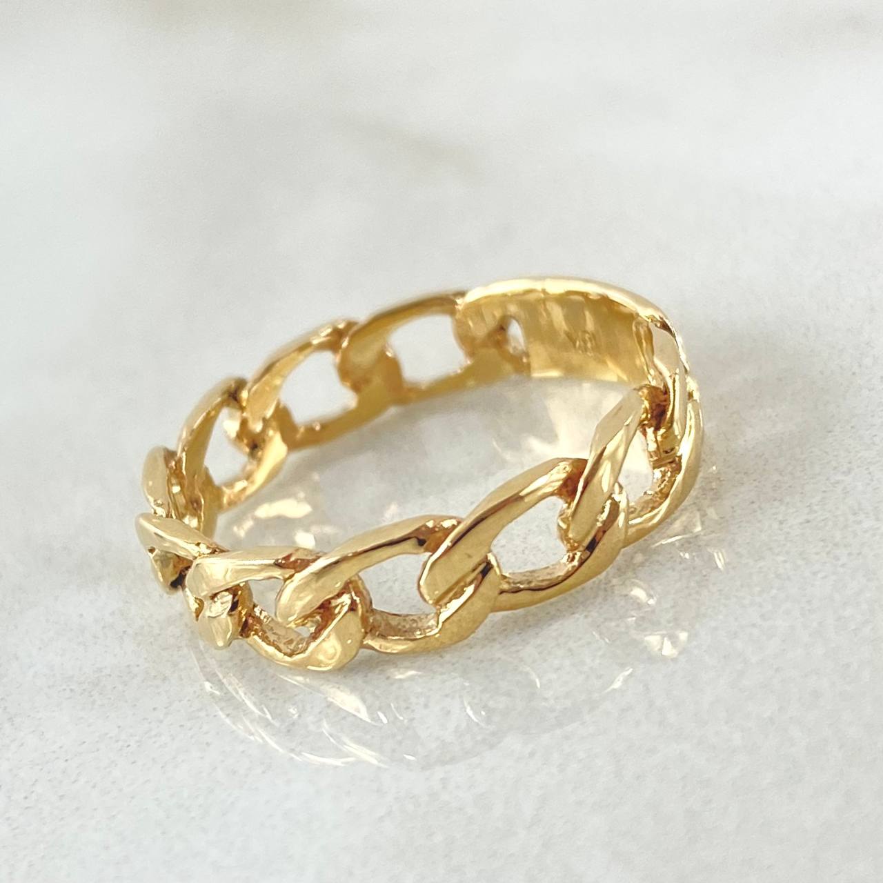 Cuban Ring 2.45gr / Size 5 3/4 / 18K Gold