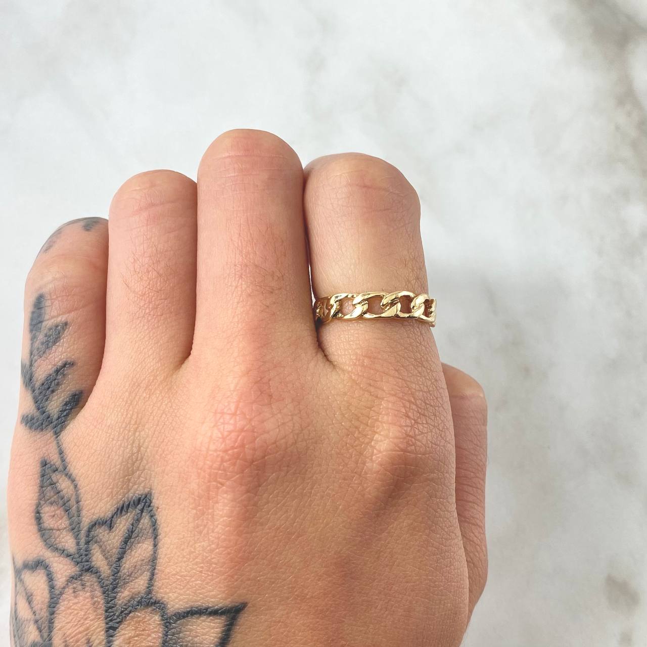 Cuban Ring 2.45gr / Size 5 3/4 / 18K Gold