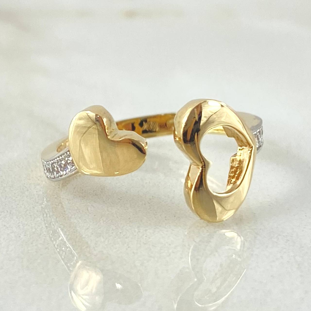 Double Heart Ring 2.2gr / Size 6 1/4 / 18K Yellow Gold