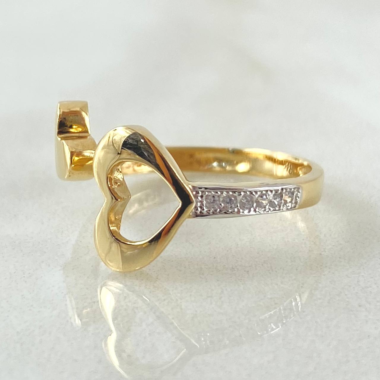 Double Heart Ring 2.2gr / Size 6 1/4 / 18K Yellow Gold