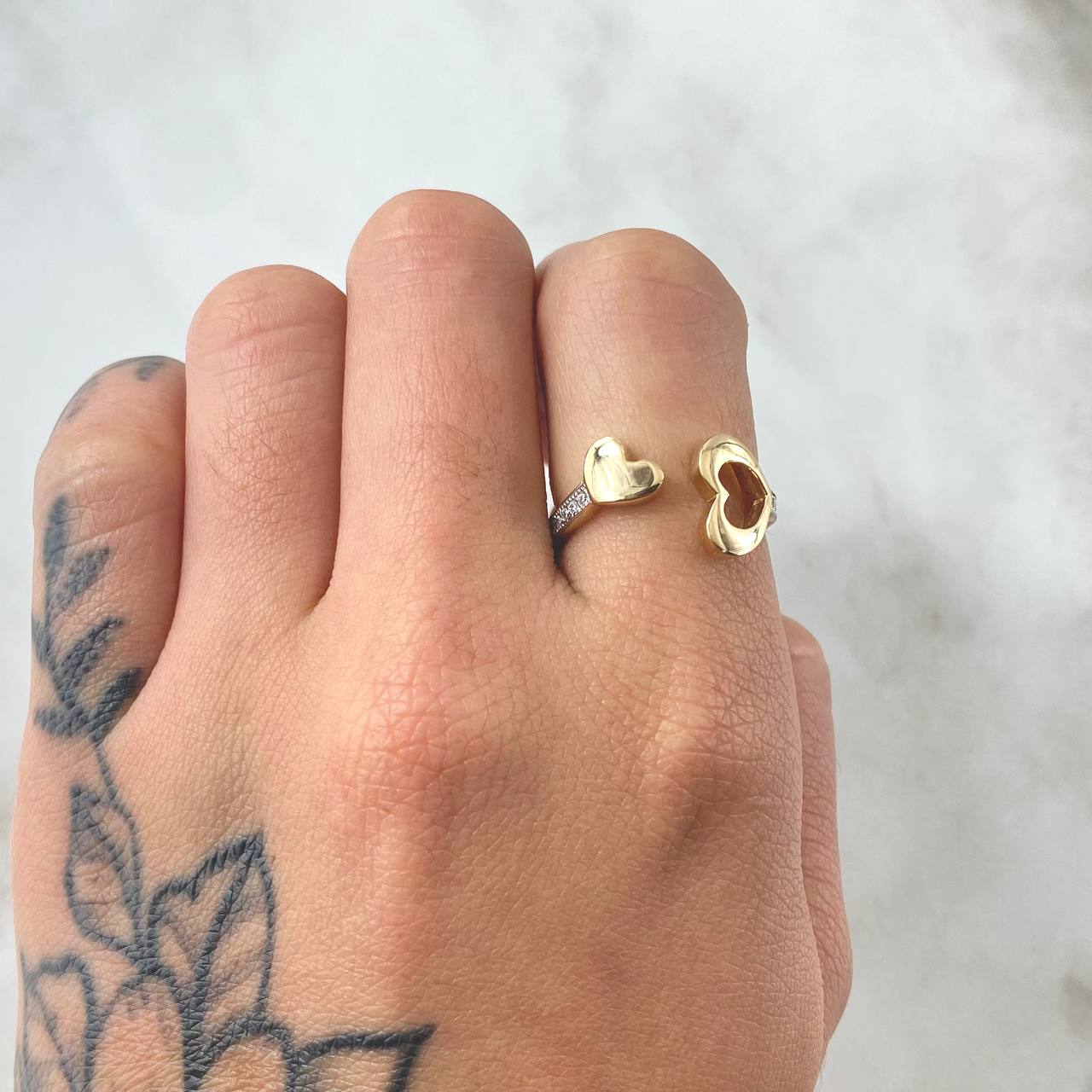 Double Heart Ring 2.2gr / Size 6 1/4 / 18K Yellow Gold