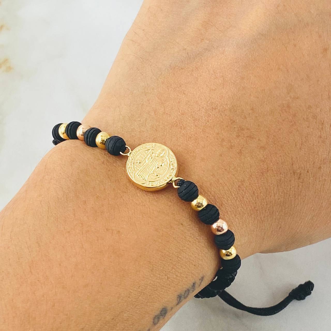 Black Bracelet Charm San Benito 1.3gr / Two Tones Yellow Rose 18K ©