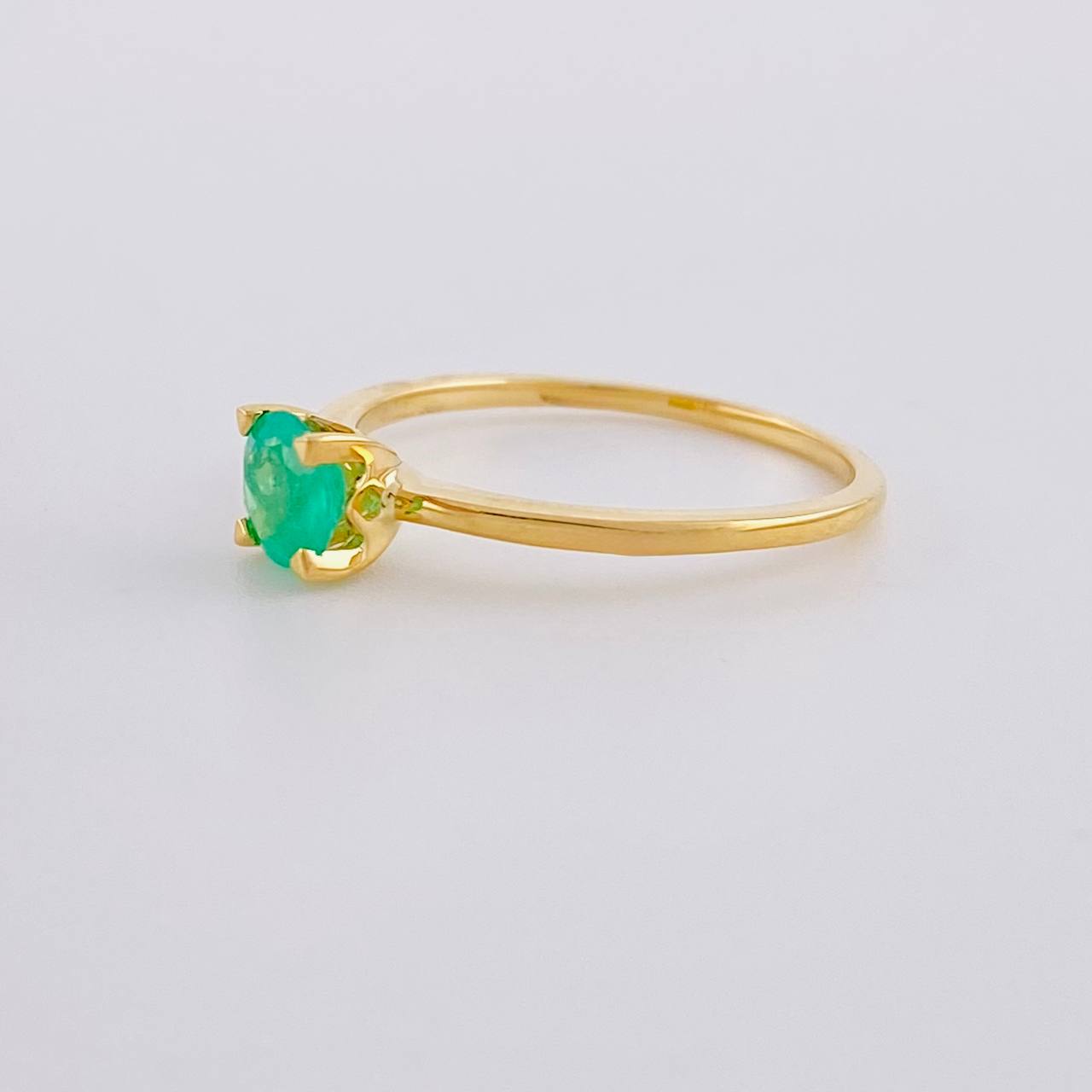 Solitaire Ring Four Prong Emeralds 47pts 1.6g / T6 1/4 Yellow Gold 18K