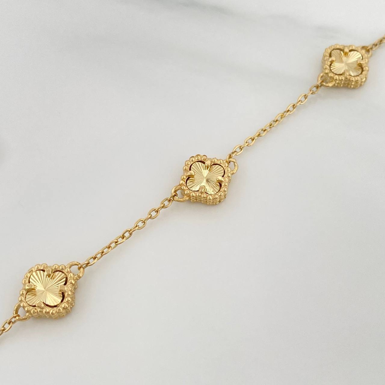 Modular Bracelet Classic Link Clover 3.55 g / 6 3/4 in - 7 1/2 in / 1.2 mm 18K Yellow Gold