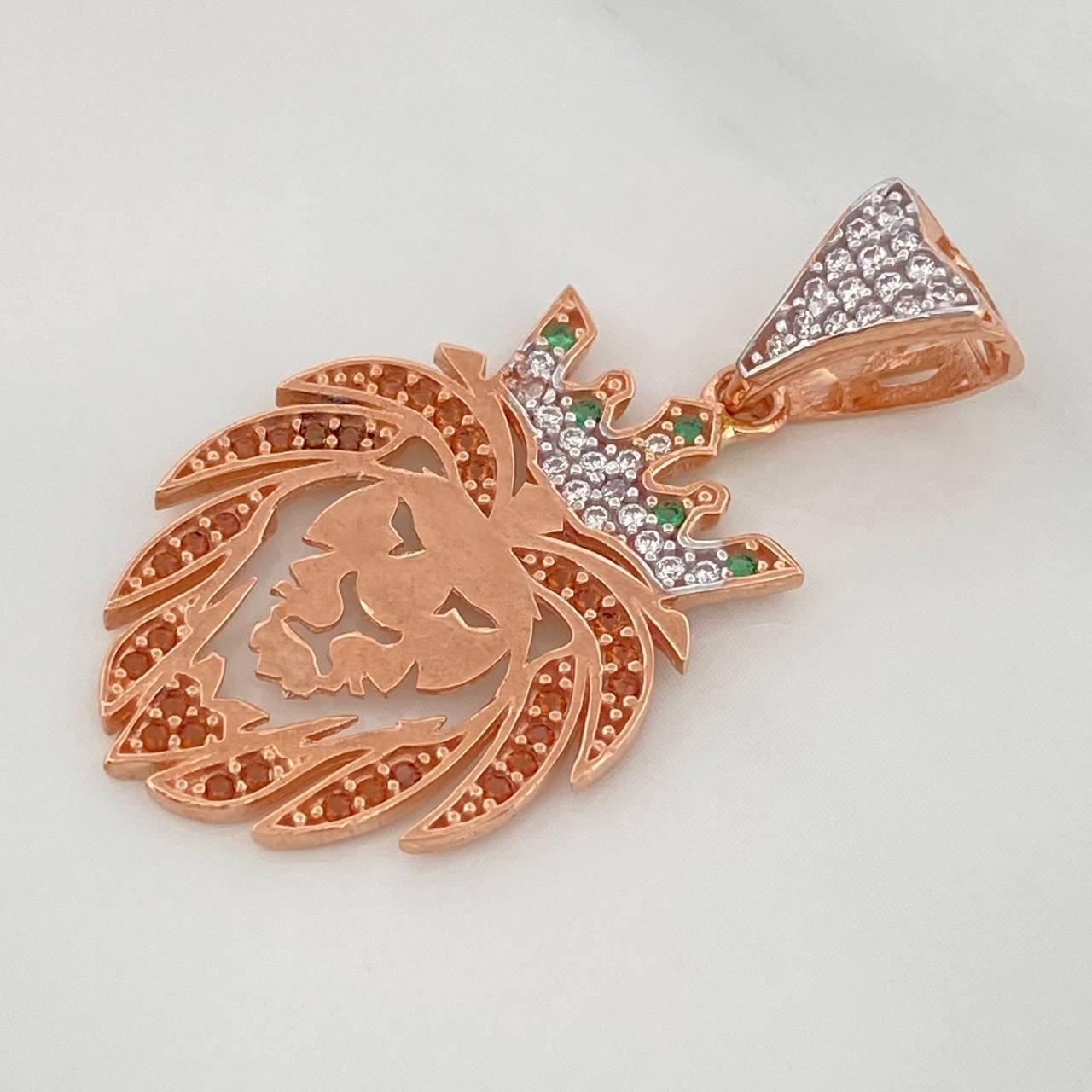 Dije León 3.1 g / 1 1/2 in Dos Oros Blanco Rosa 18K