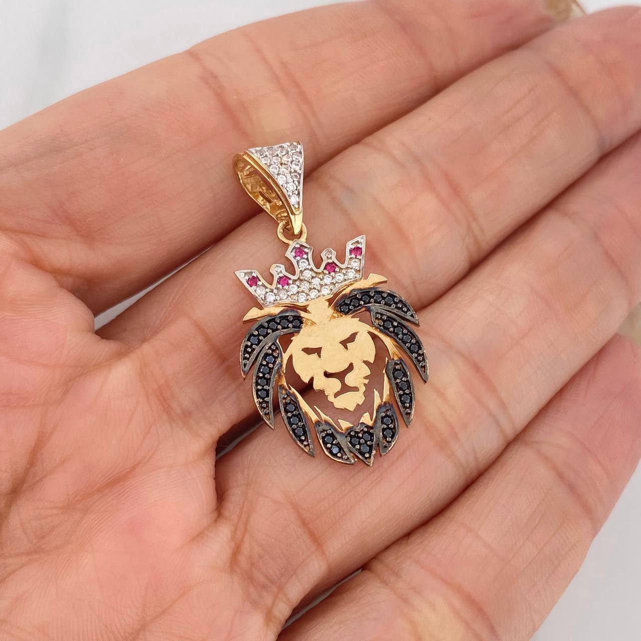 Pendant Lion 3.25 g / 1 1/2 in Three Golds 18K
