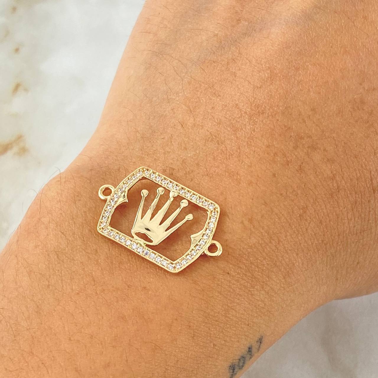 Rectangular Crown Charm 1.8gr / 2.5cm / 18K Yellow Gold ©