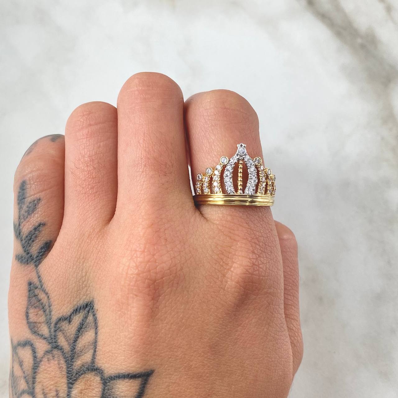 Dense Crown Ring 3.7gr / Size 7 1/4 / 18K Yellow Gold*
