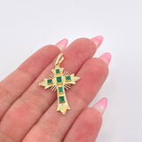 Dije Crúz De Altar Esmeraldas 30pts 1.9gr / 1 1/2 in / Oro Amarillo 18K ©