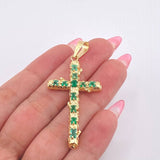 Dije Crúz Tronco Esmeraldas 2.1 Qts 6gr / 2 1/4 in / Oro Amarillo 18K ©