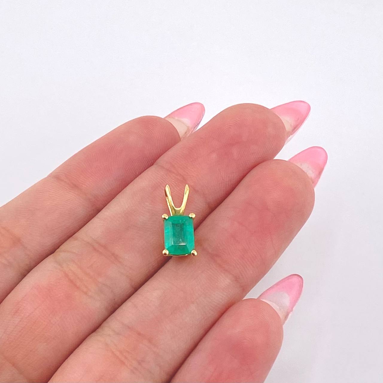 Dije Rectangulo Esmeralda 1 Qts 1.05gr / 1/2 in / Oro Amarillo 18K ©