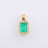 Dije Rectangulo Tupido Esmeralda 60pts Diamantes 26pts 1.35gr / 1/2 in / Oro Amarillo 18K ©