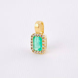 Dije Rectangulo Tupido Esmeralda 60pts Diamantes 26pts 1.35gr / 1/2 in / Oro Amarillo 18K ©