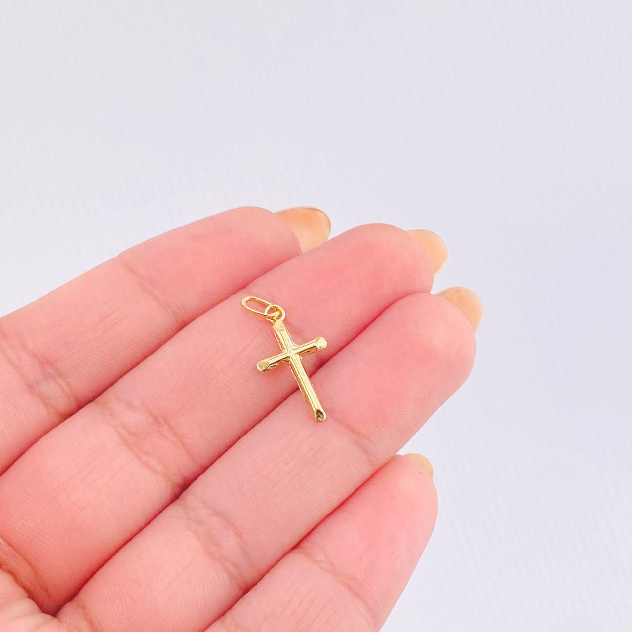 Cross Pendant 0.3gr / 3/4 in / 18K Yellow Gold *