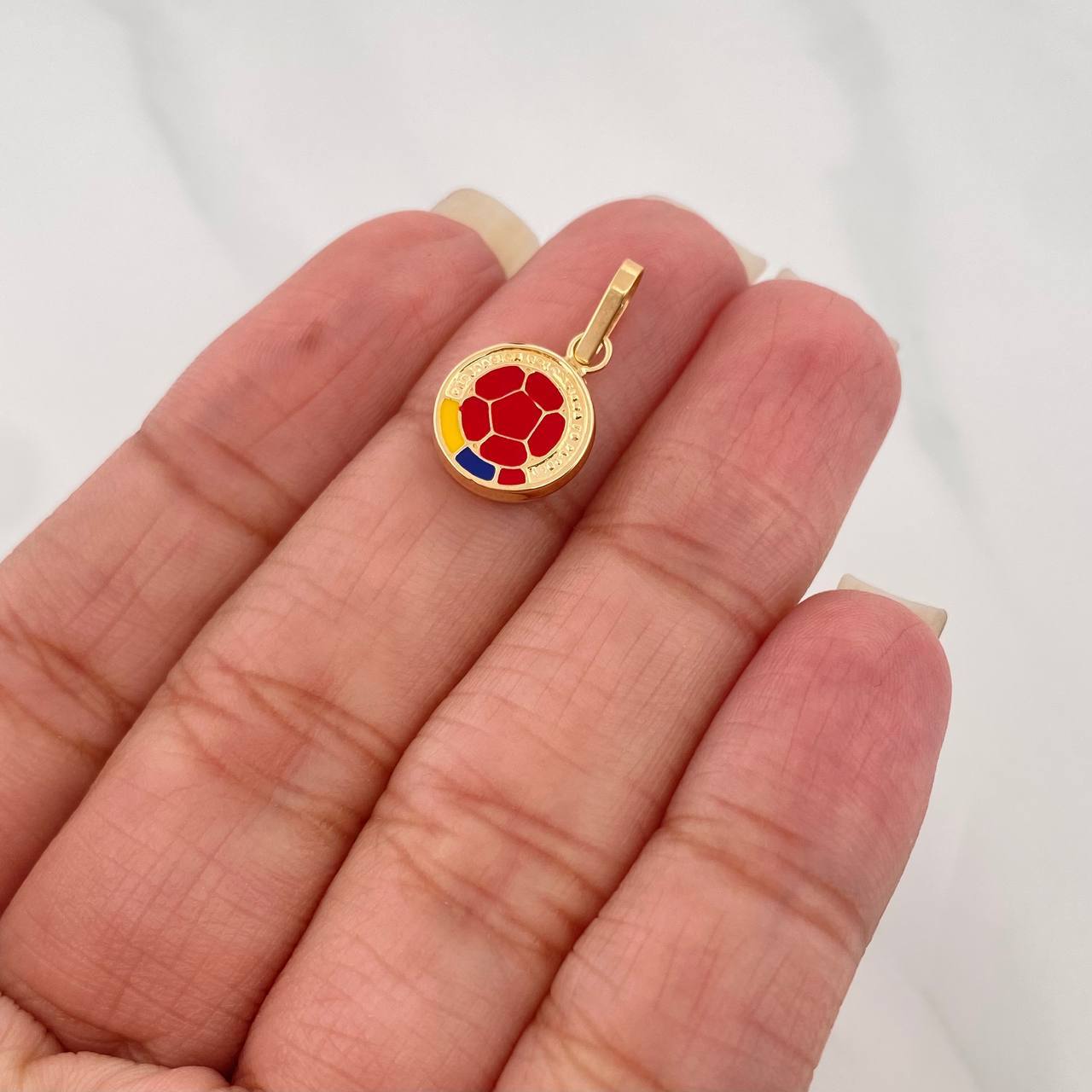 Dije Escudo Seleccion 0.65 g / 1/2 in Oro Amarillo 18K