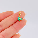 Dije Flor Driada Diamante 8pts Esmeraldas 9pts 0.75gr / 3/4 in / Oro Amarillo 18K ©