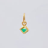 Dije Cubo Mini Esmeralda 11pts 0.35gr / 1/2 in / Oro Amarillo 18K ©
