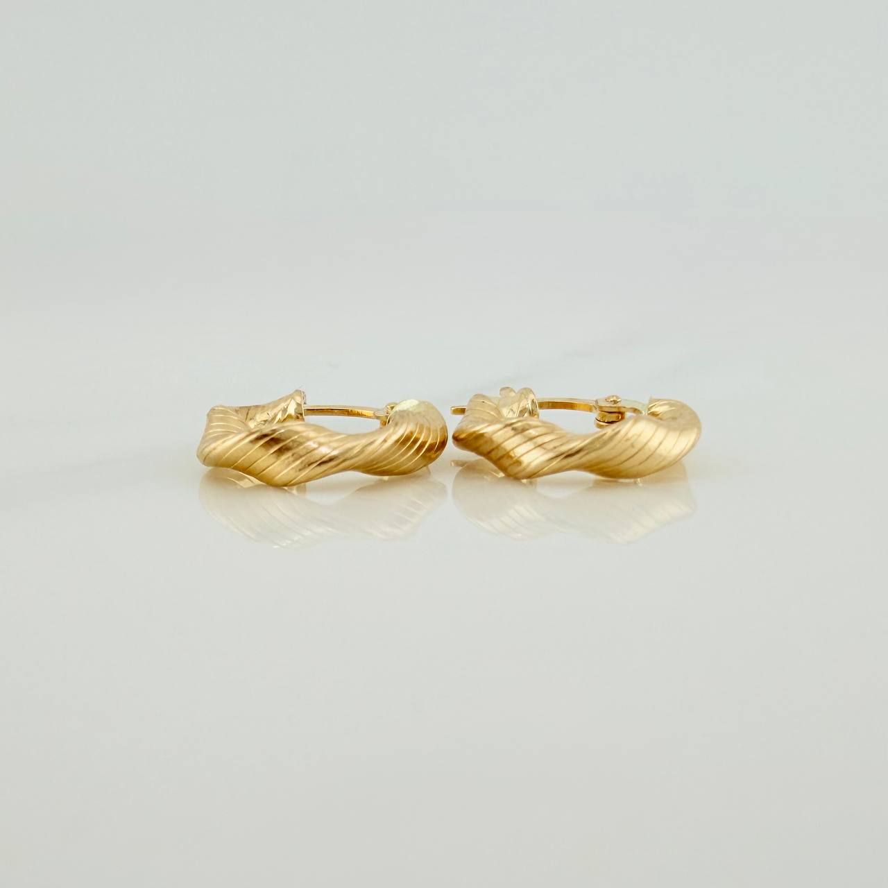 Candongas Bella 1.45gr / 1/2 in / Oro Amarillo 18K &