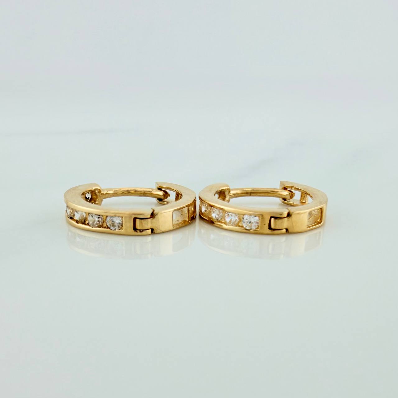 Hoop Earrings Channel 1.9gr / 1/2 in / Yellow Gold 18K &