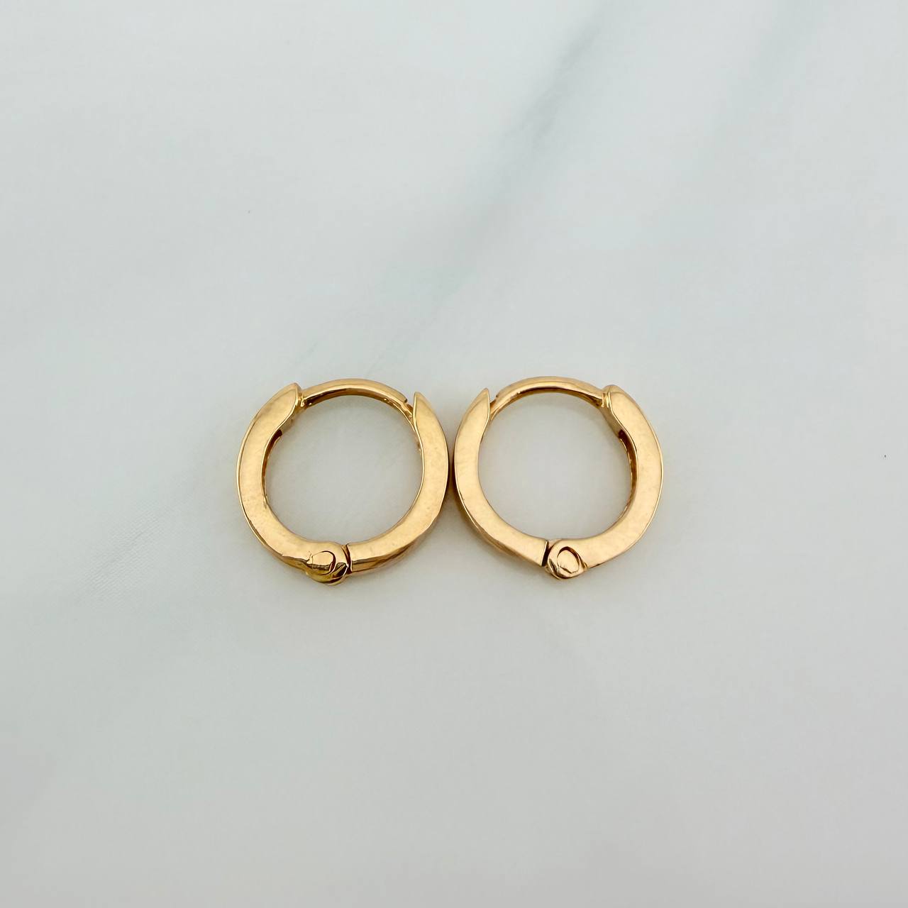 Hoop Earrings Channel 1.4gr / 1/2 in / 18K Yellow Gold %