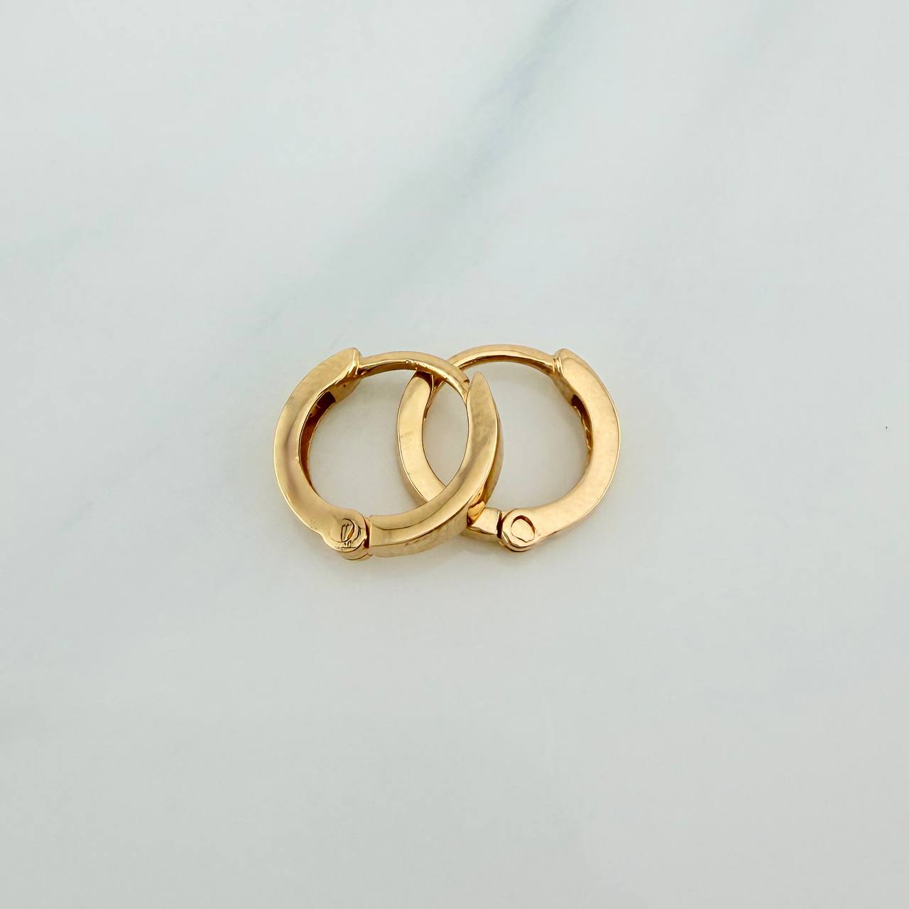 Hoop Earrings Channel 1.4gr / 1/2 in / 18K Yellow Gold %