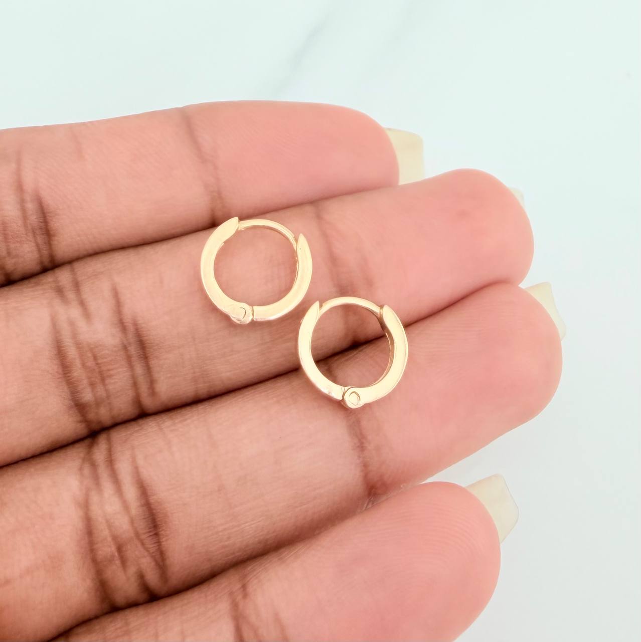 Hoop Earrings Channel 1.4gr / 1/2 in / 18K Yellow Gold %