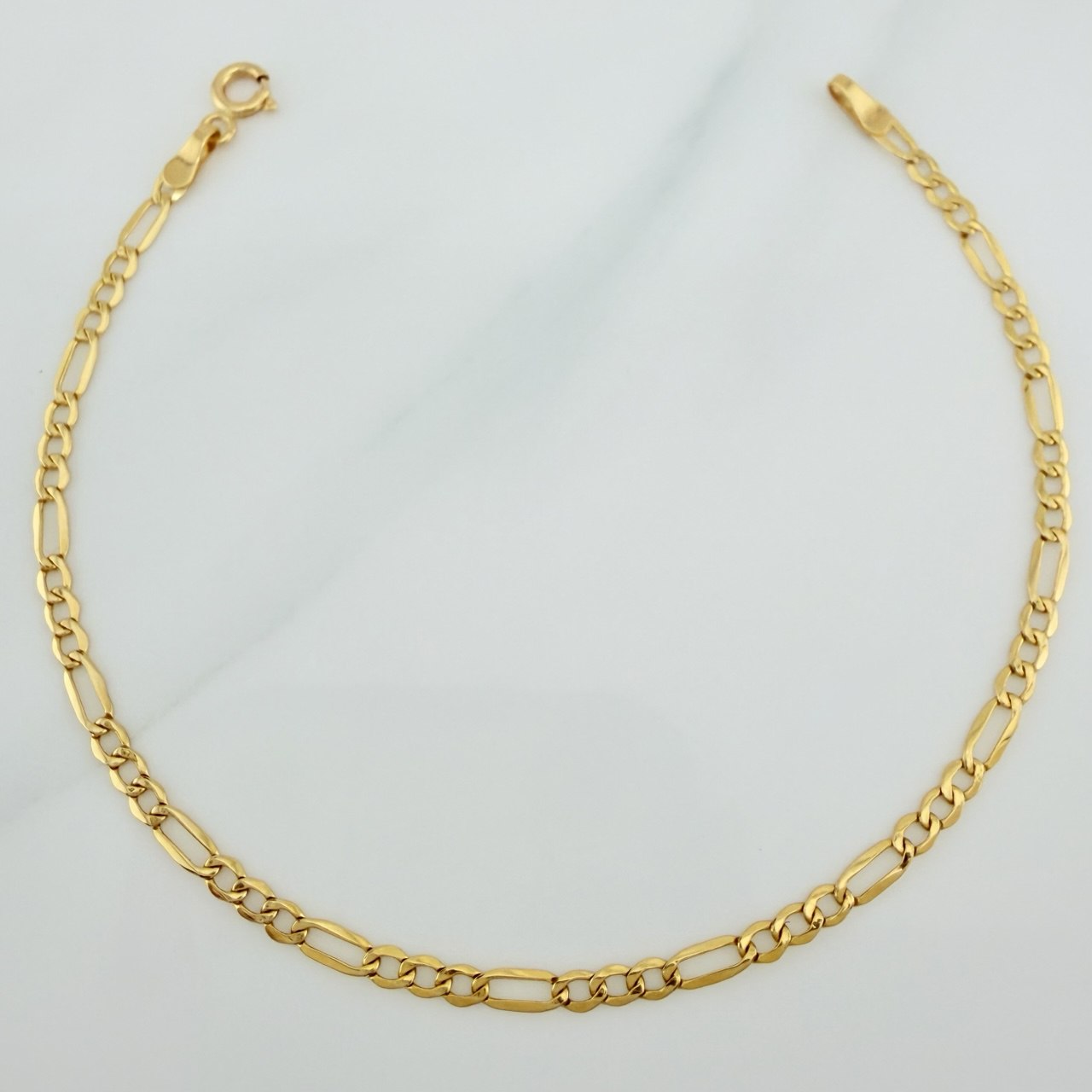 Pulso Figaro 1.15gr / 7 1/2 in / 2.3mm Oro Amarillo +1 18K $