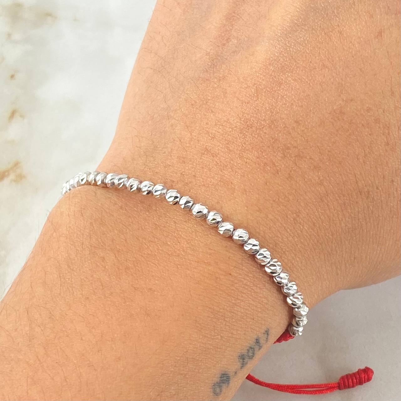 Red Beads Diamond Cut Bracelet 1.8gr / 18K White Gold ©