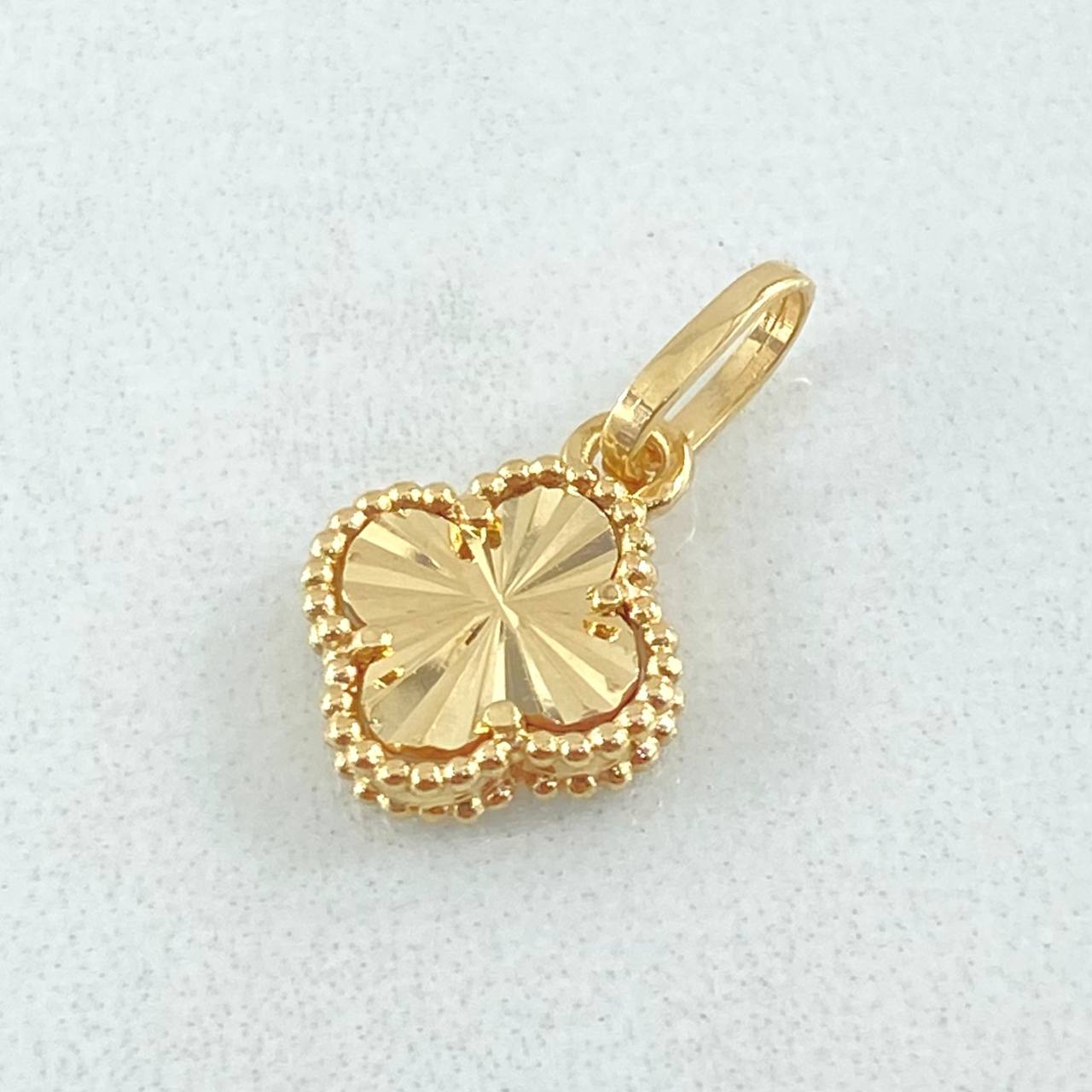 Clover Pendant 1.3gr / 0.7in / 18K Yellow Gold Nac.Esp.