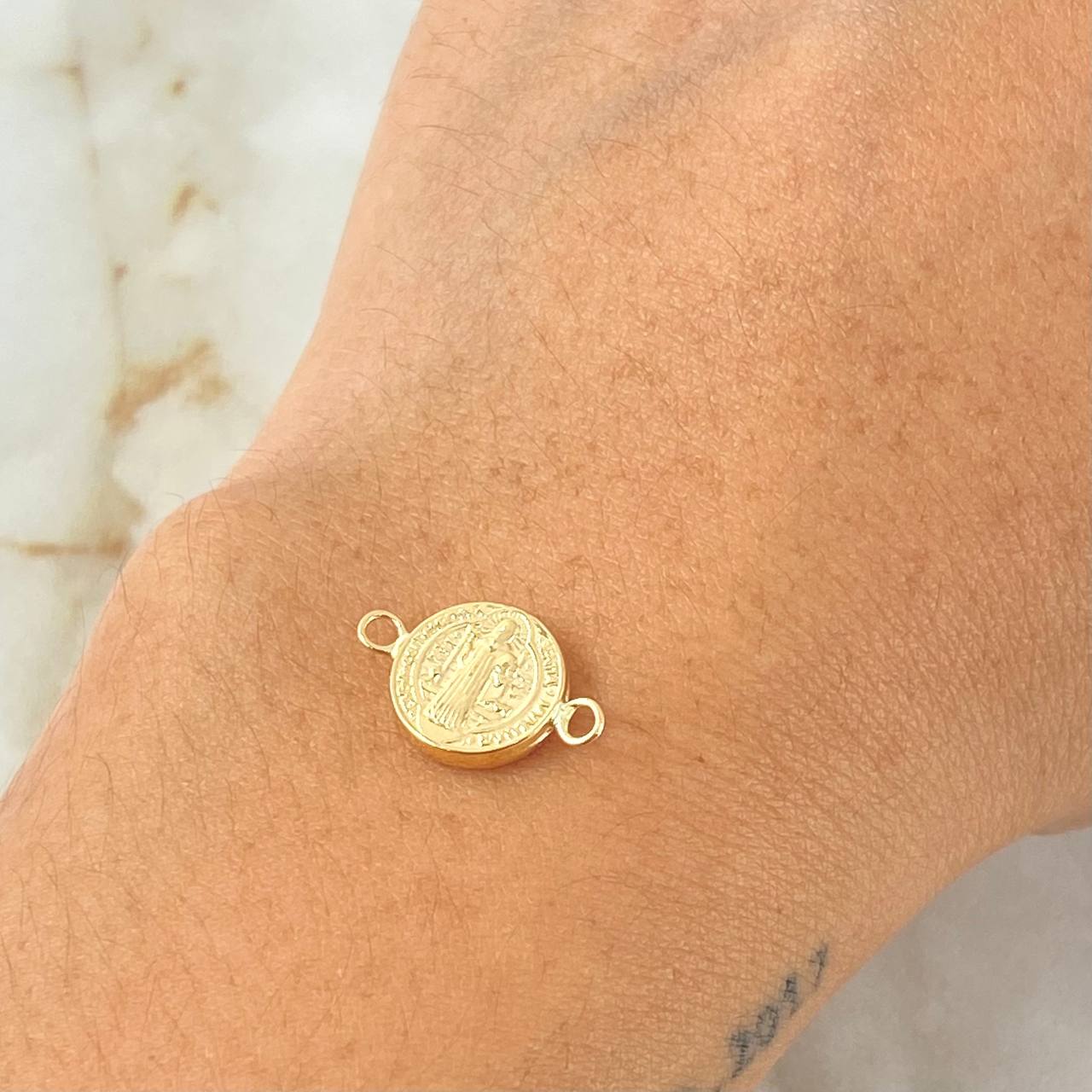 San Benito Charm 0.45gr / 1.6cm / 18K Yellow Gold *