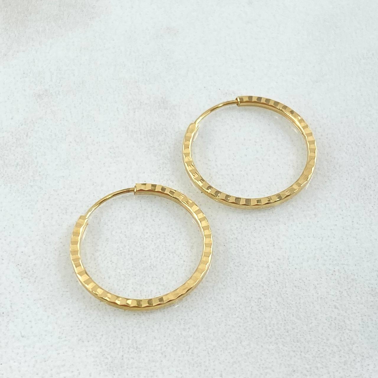 Candongas Aro Rayado 0.7gr / 1/2 in / Oro Amarillo 18K *