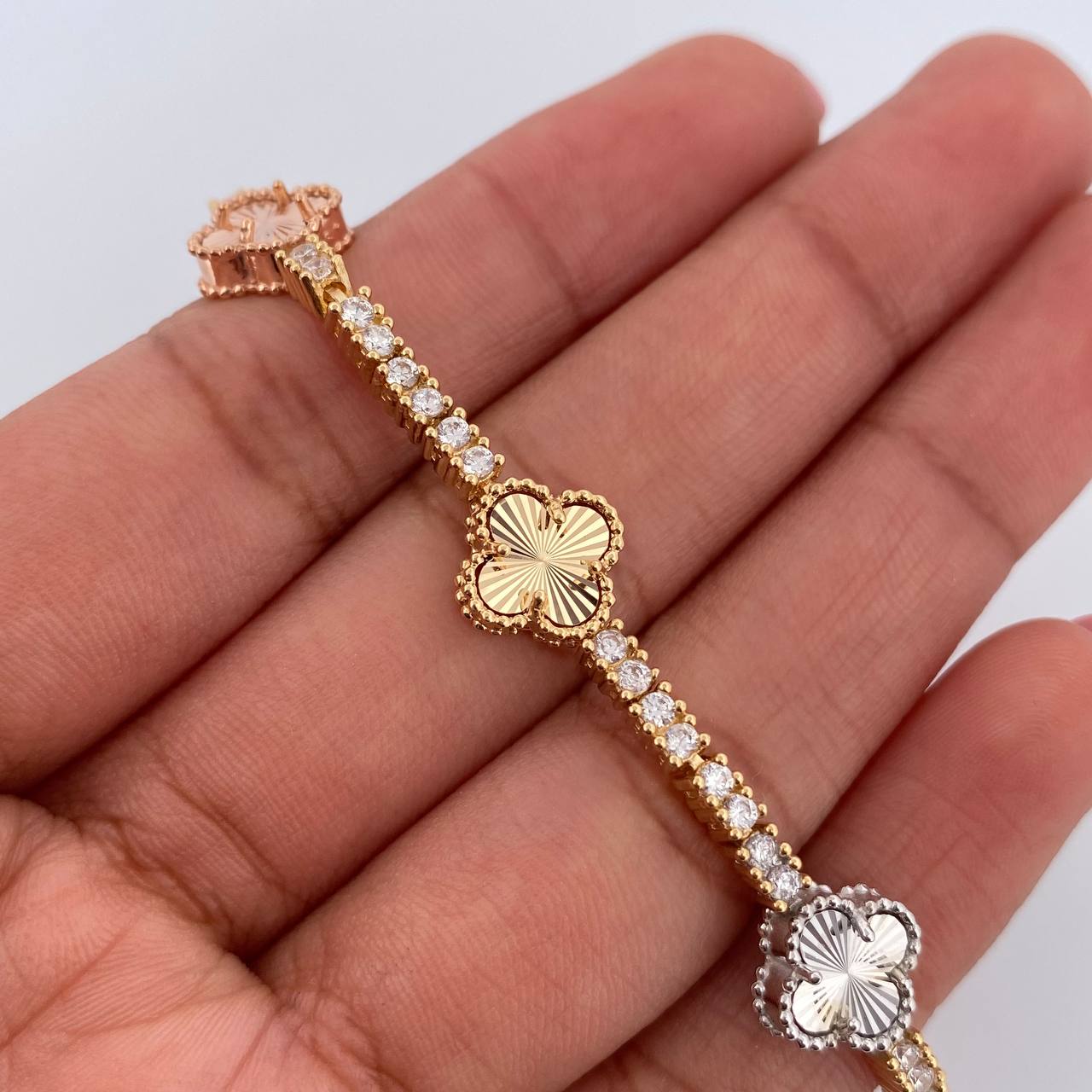 Tennis Bracelet Clover 13.35gr / 18.3cm / Three Golds Nac.Esp. 18K &