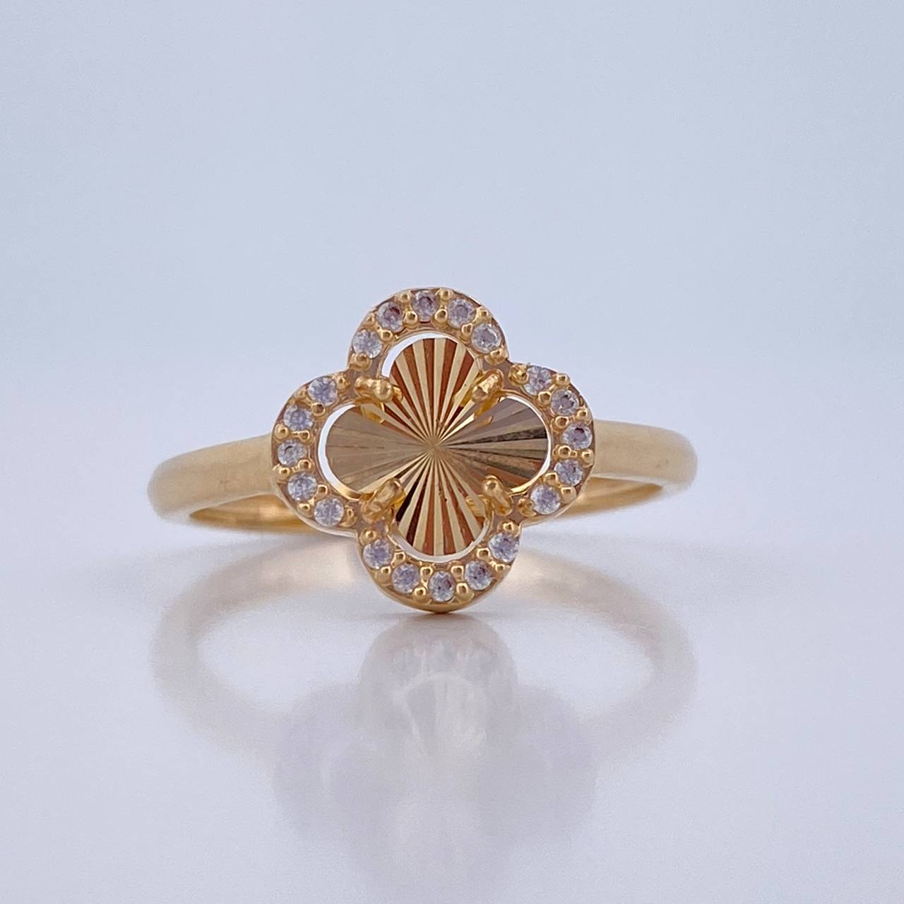 Clover Ring 2.4gr / Size 7 / 18K Yellow Gold Nac.Esp. &
