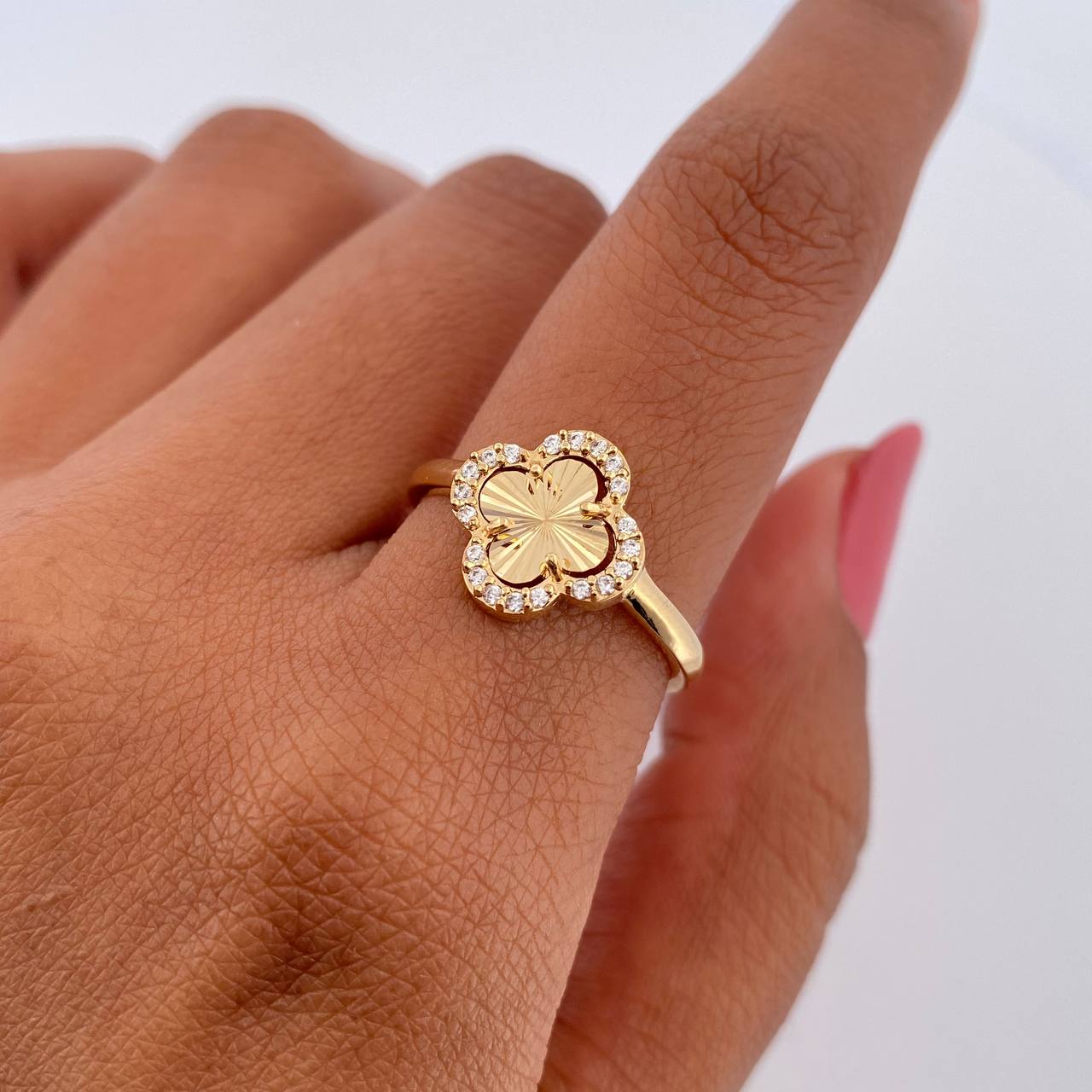 Clover Ring 2.4gr / Size 7 / 18K Yellow Gold Nac.Esp. &
