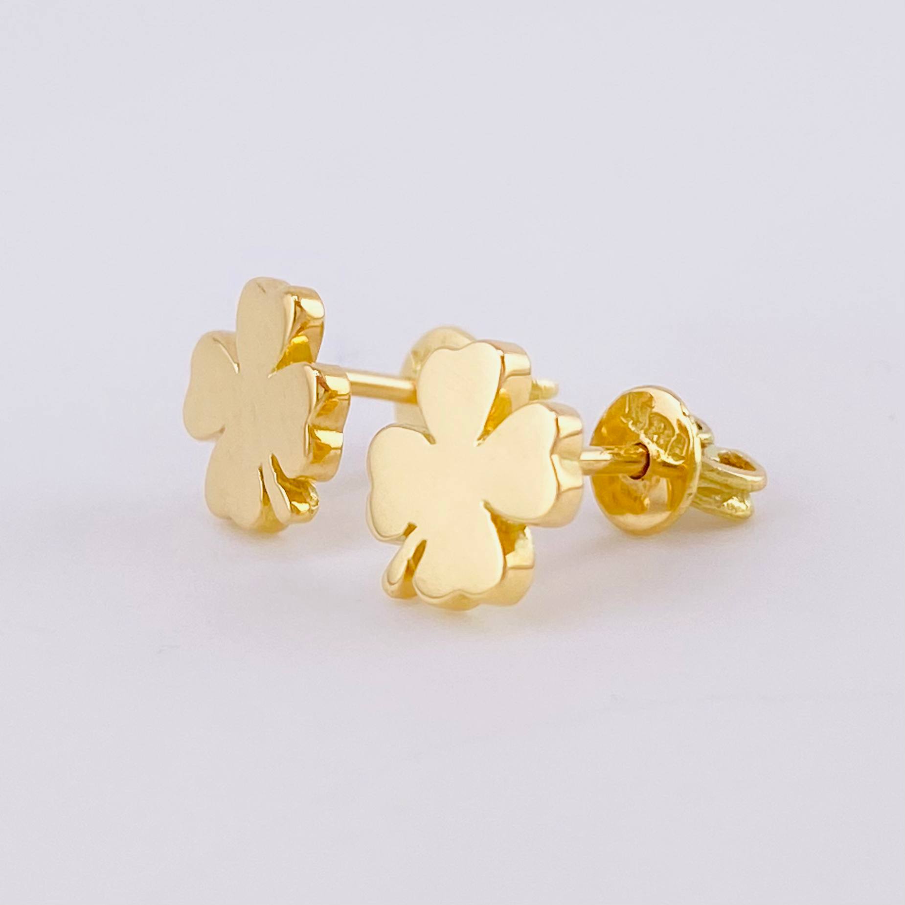 Stud Earrings Flower Clover 2.15 g / in / 8 mm Yellow Gold 18K