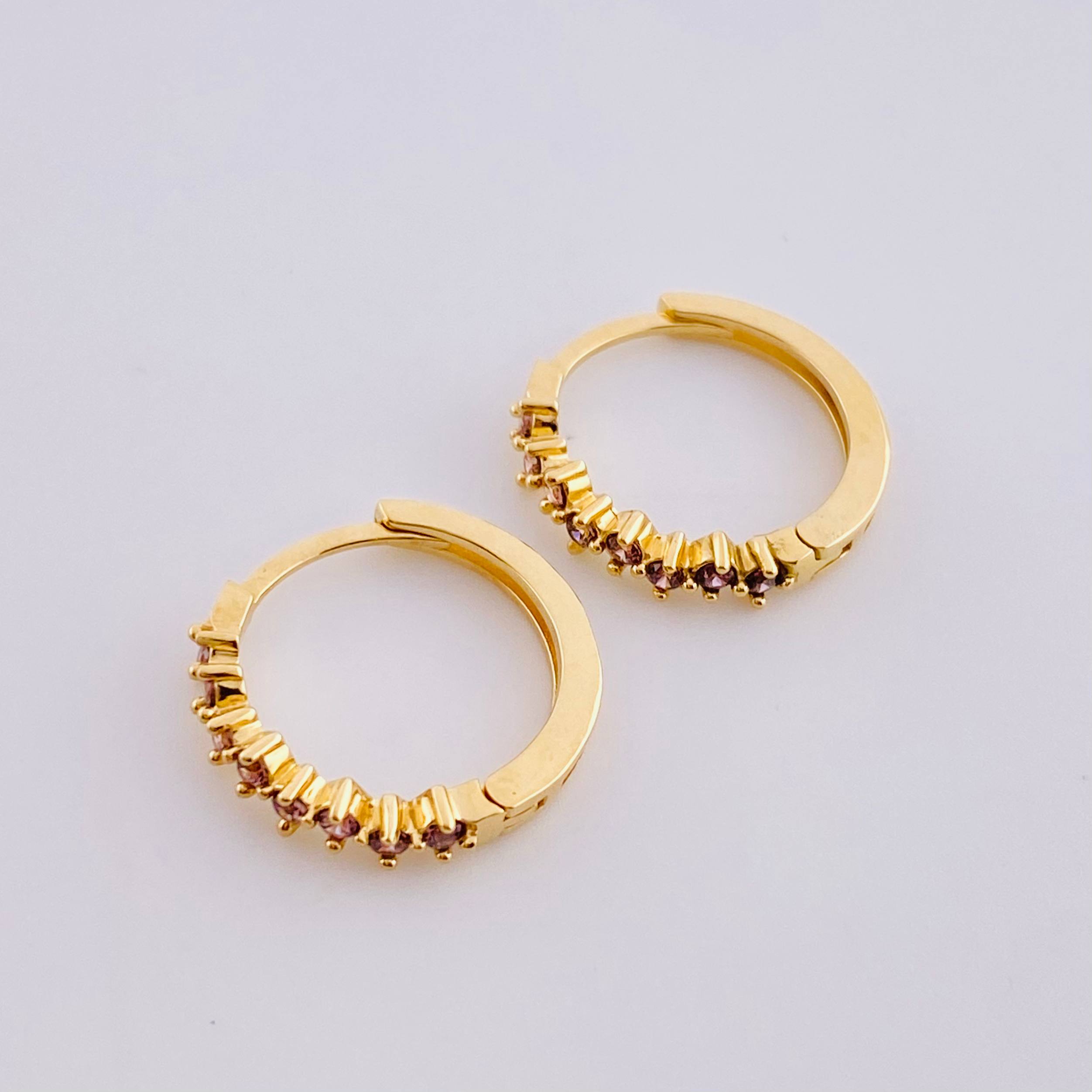 Candongas Carril Punteado 2.7 g / 1/2 in Oro Amarillo 18K