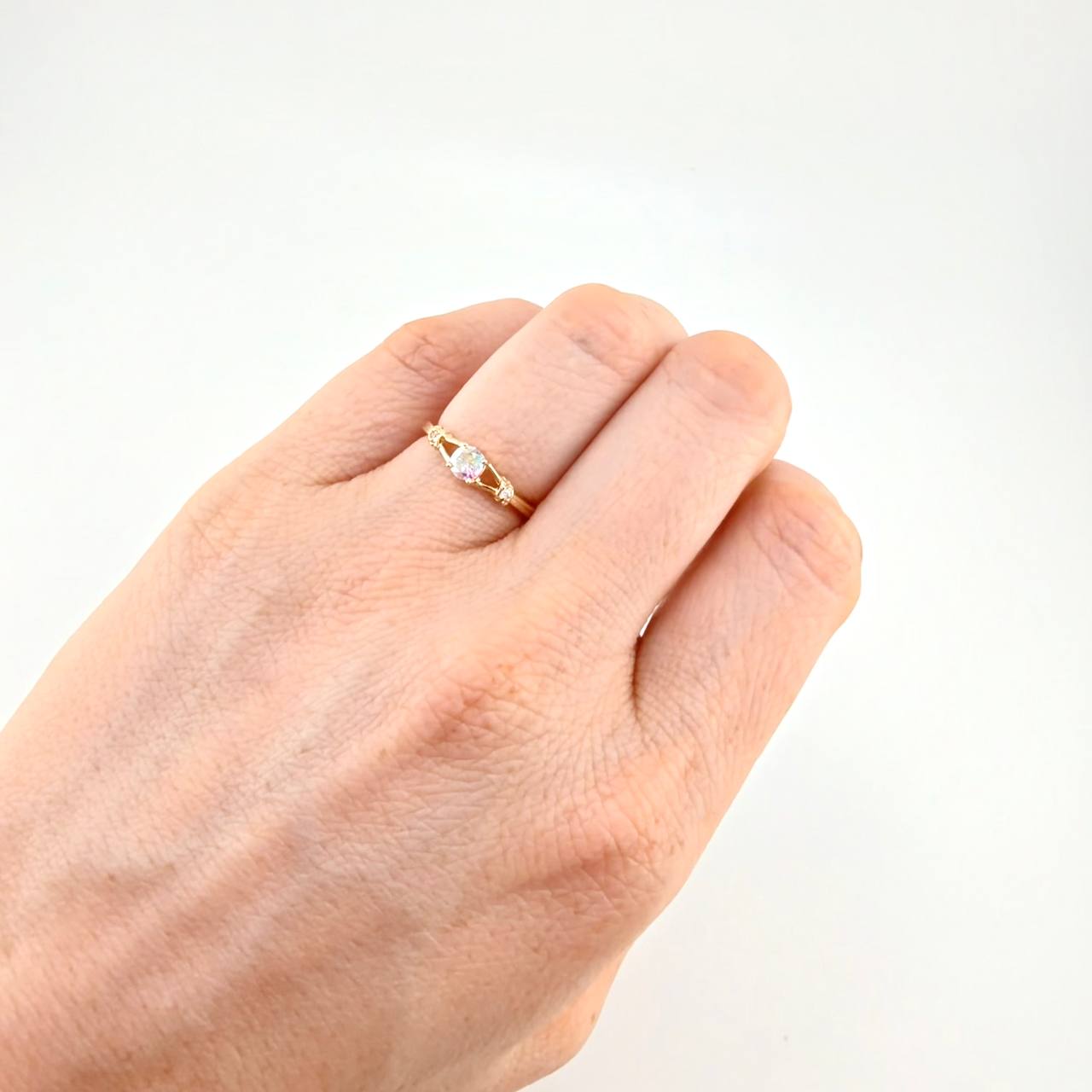 Anillo Solitario Listón Chispas 1.95 g / T5 Oro Amarillo 18K