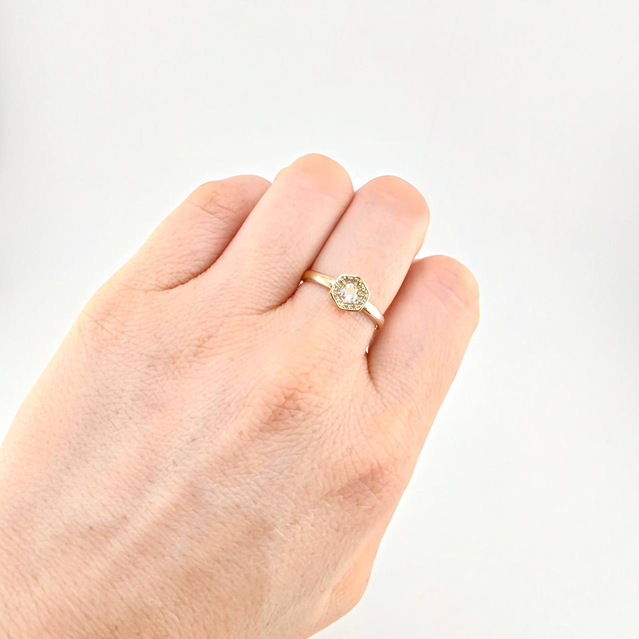 Anillo Halo Hexagonal 2 g / T7 Oro Amarillo 18K