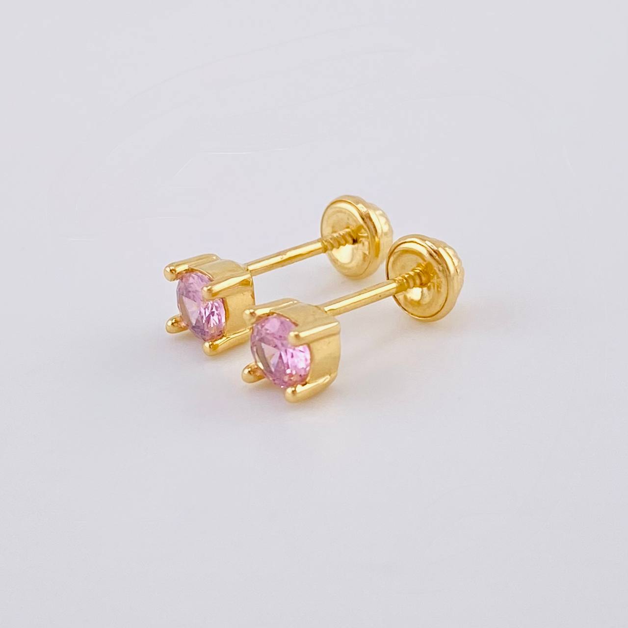 Stud Earrings Four Prongs 1.55 g / in / 4.4 mm Yellow Gold 18K