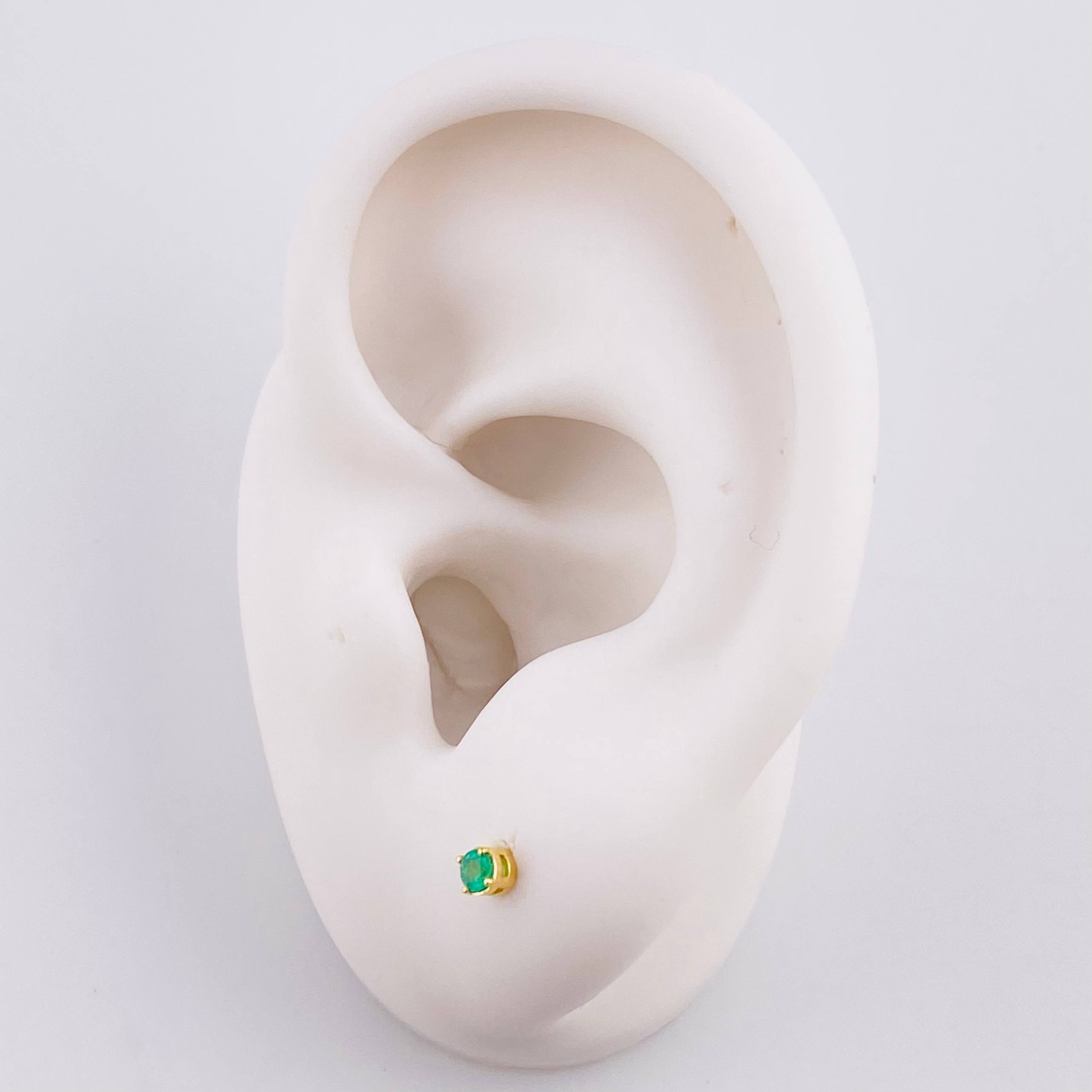 Stud Earrings Spark Four Claws Emeralds 11pts 0.7g / in / 2.85mm Yellow Gold 18K