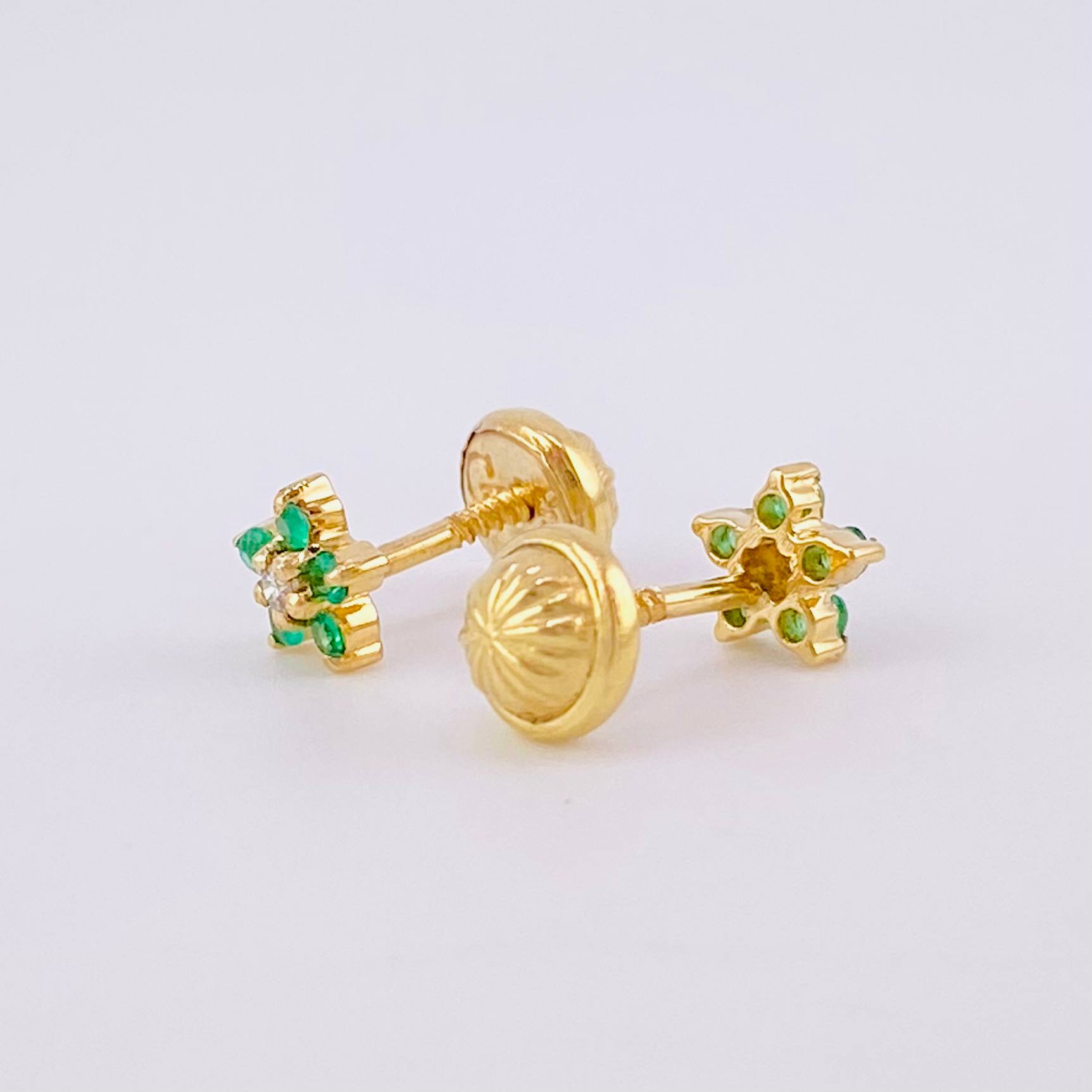 Stud Earrings Flower Five Petals Emeralds 12pts Diamonds 3pts 1g / in / 5.2mm Yellow Gold 18K