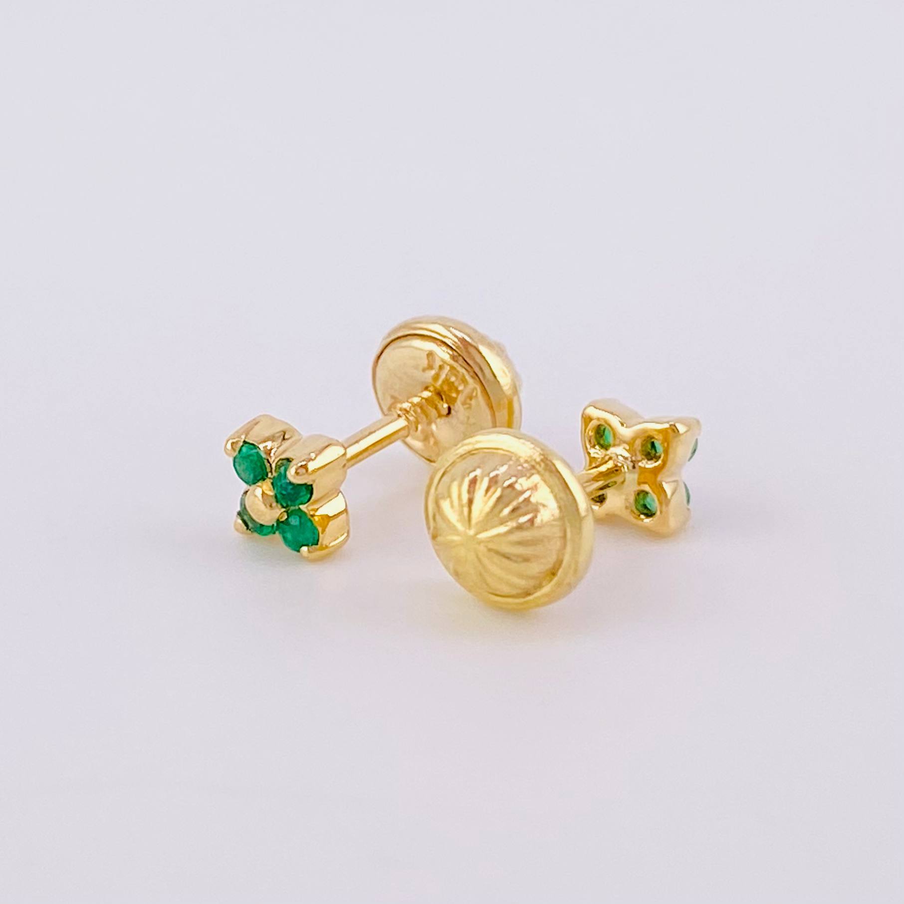 Stud Earrings Flower Four Petals Emeralds 10pts 1g / in / 3.9mm Yellow Gold 18K